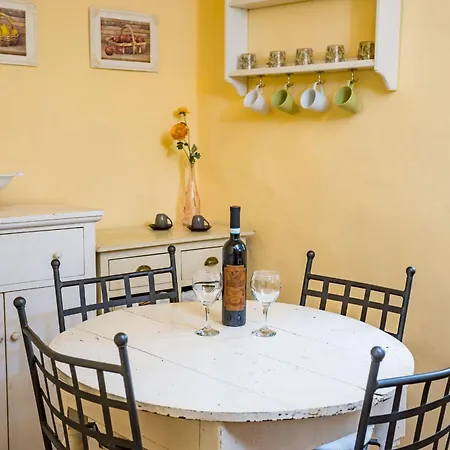 Il Glicine Apartment *